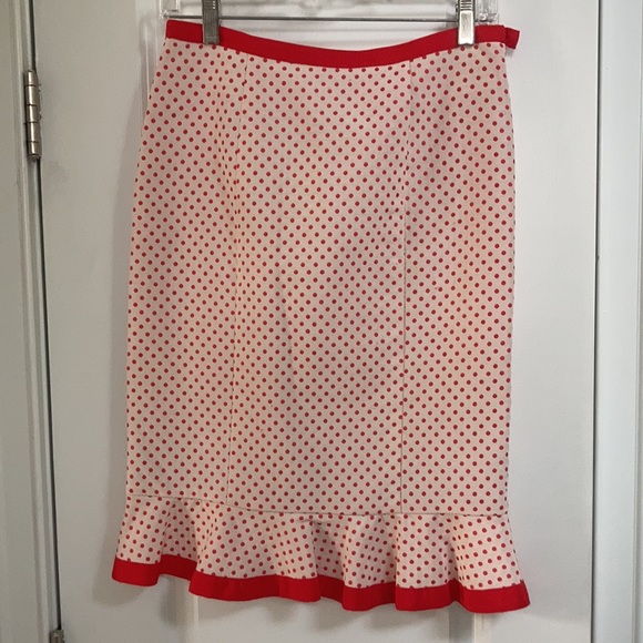 Sara Campbell white with red dots suit - Picture 4 of 10